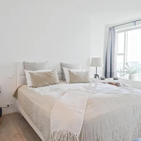 Salka Luxury 2br, 2 Bathrooms *