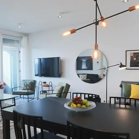 Salka Luxury 2br, 2 Bathrooms Íbúð *